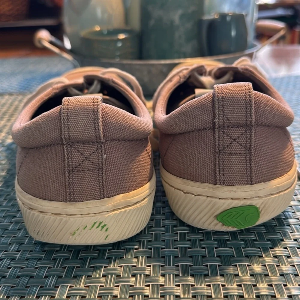 CARIUMA Oca Low Gray Canvas Sneakers - Size 11